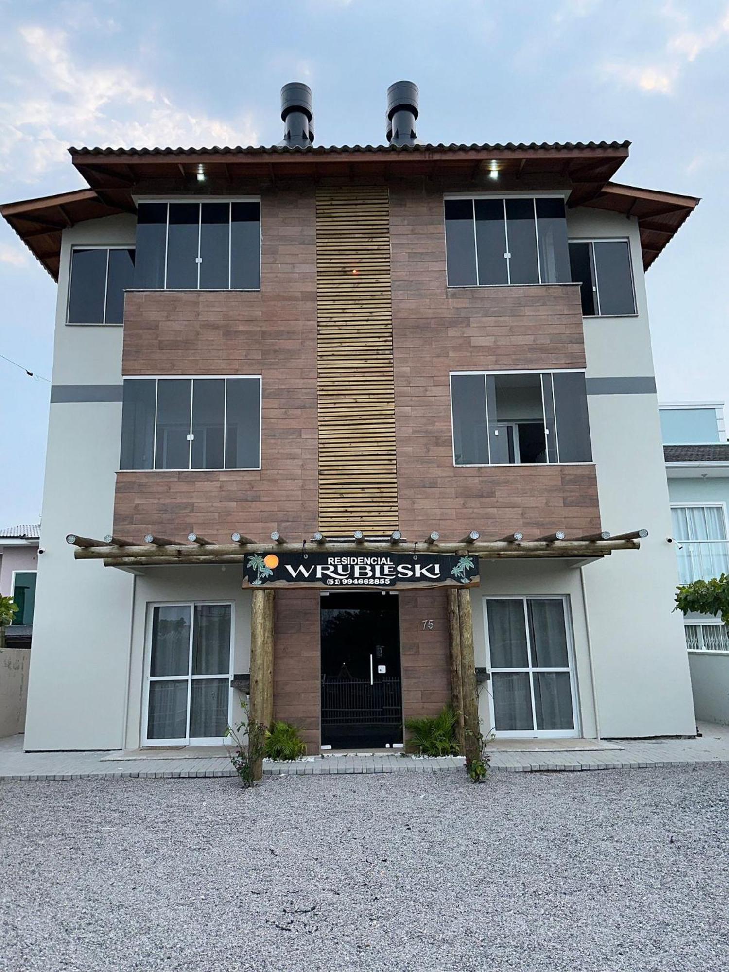 Residencial Wrubleski Sc Pinheira Exterior photo