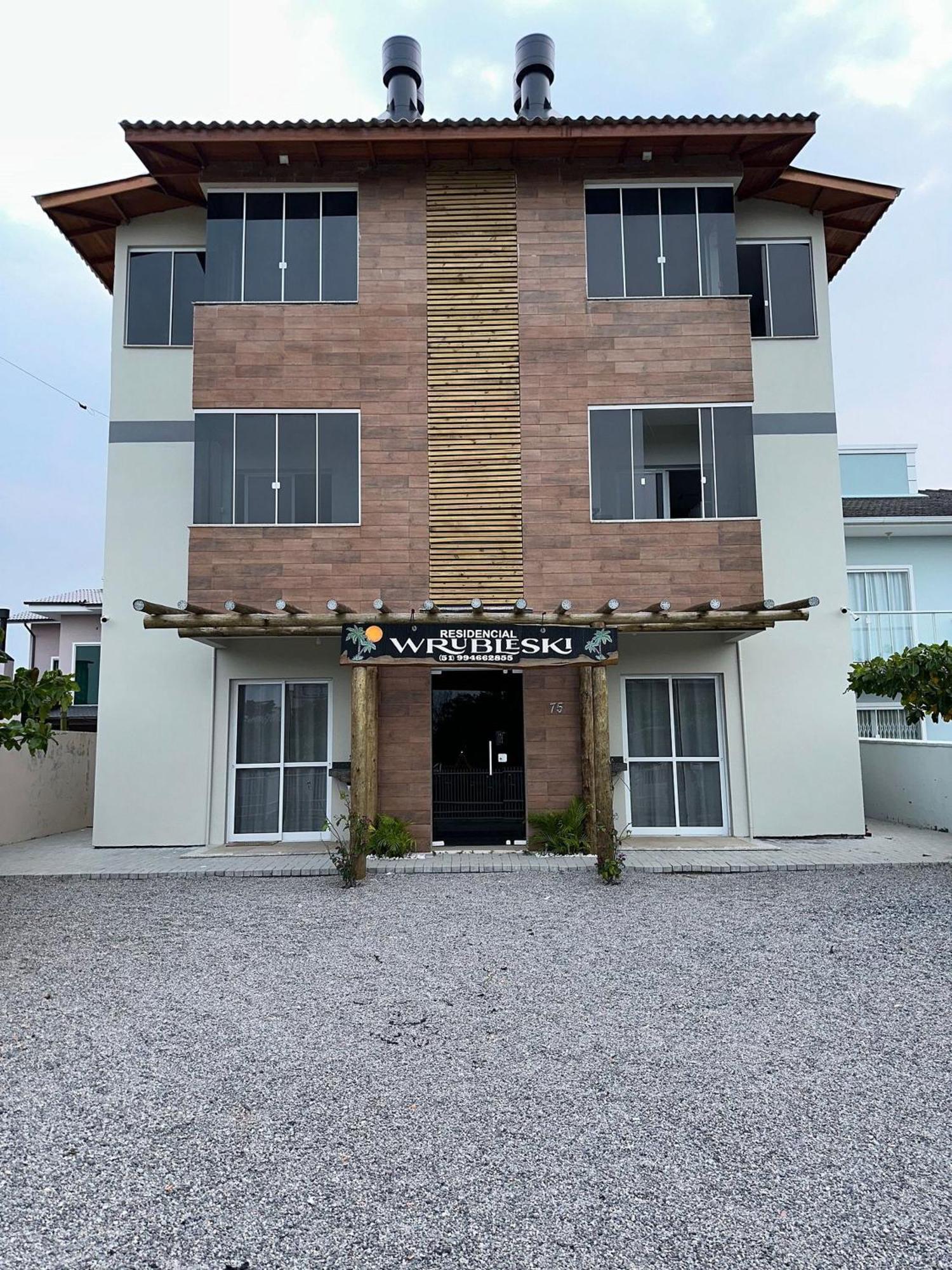 Residencial Wrubleski Sc Pinheira Exterior photo